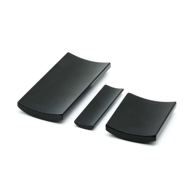 Aimant permanent arc/tuile/segment