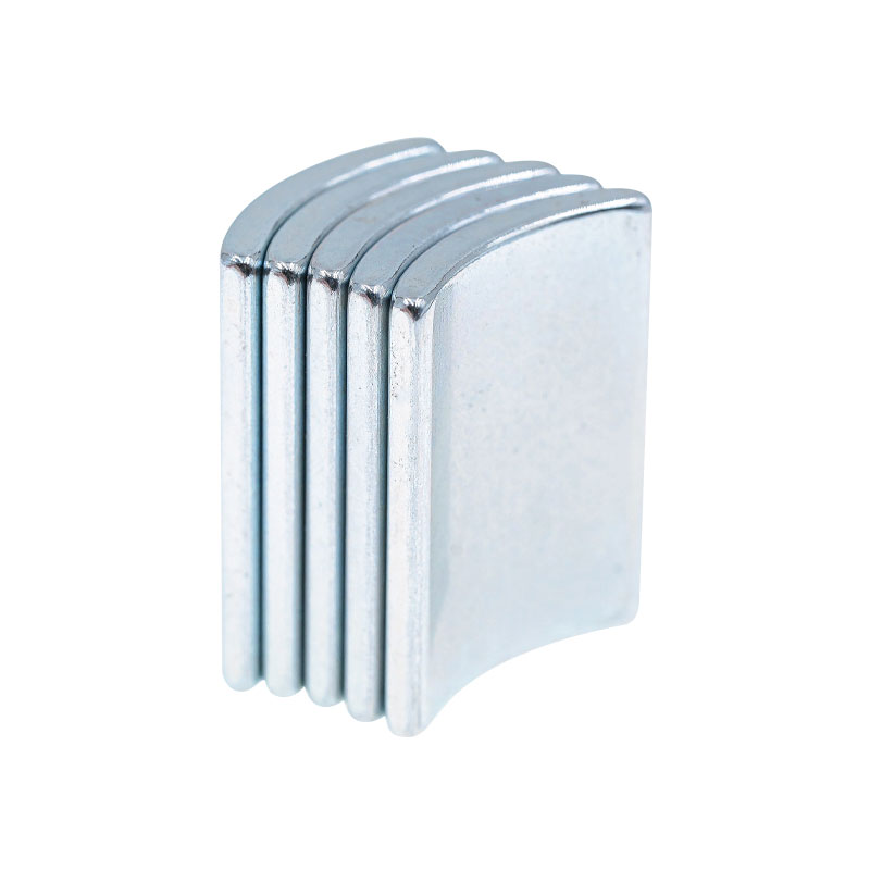 Aimant permanent arc/tuile/segment